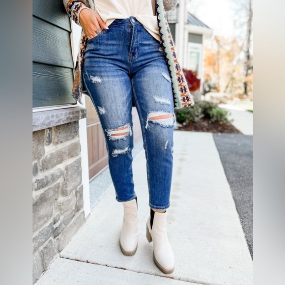 NWT Risen High Rise Tapered Distressed Jeans - Picture 4 of 7